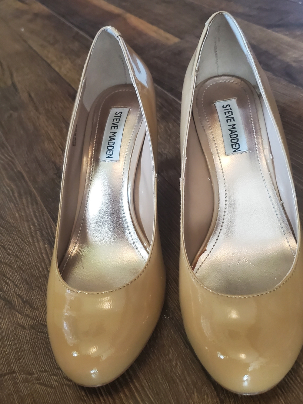 Steve Madden Beige Patent Leather Round-Toe Pumps